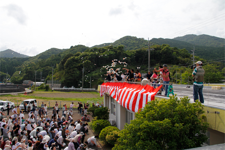 第131回 お餅投げ