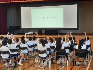 沖洲小学校での出前授業の様子・その1