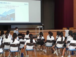 沖洲小学校での出前授業の様子・その2